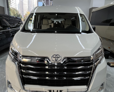 北京租车到八达岭长城:丰田海狮17座中巴包车费用及服务详解